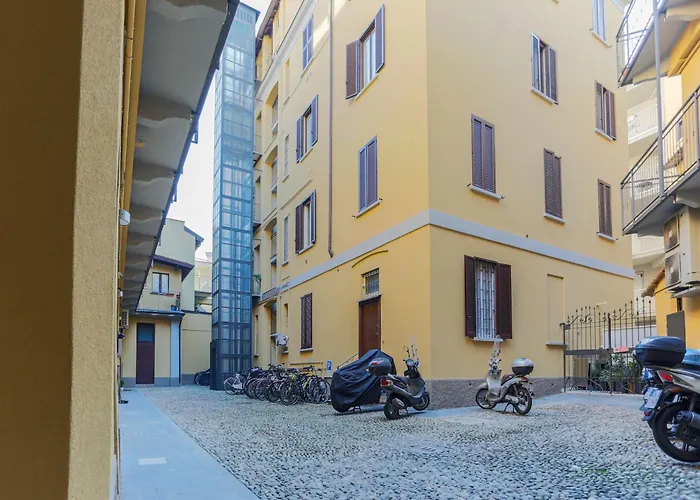 Best Rent - Spacious Two Bedrooms Near Porta Romana